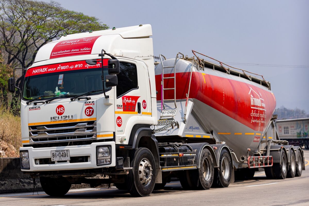 รถขนส่งแม่สอด